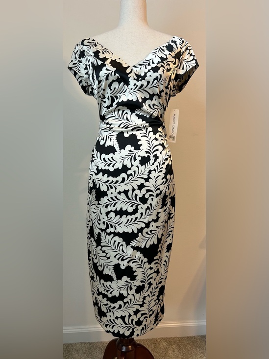 Maggy London Dresses & Skirts - NWT Maggy London Black Ivory Scroll Print Ruched Sheath Dress Size 10